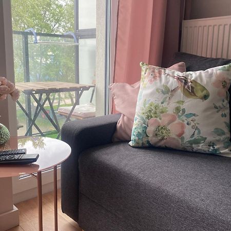 Airport Green Apartment Kl21 - Air Condition & Free Parking ワルシャワ エクステリア 写真