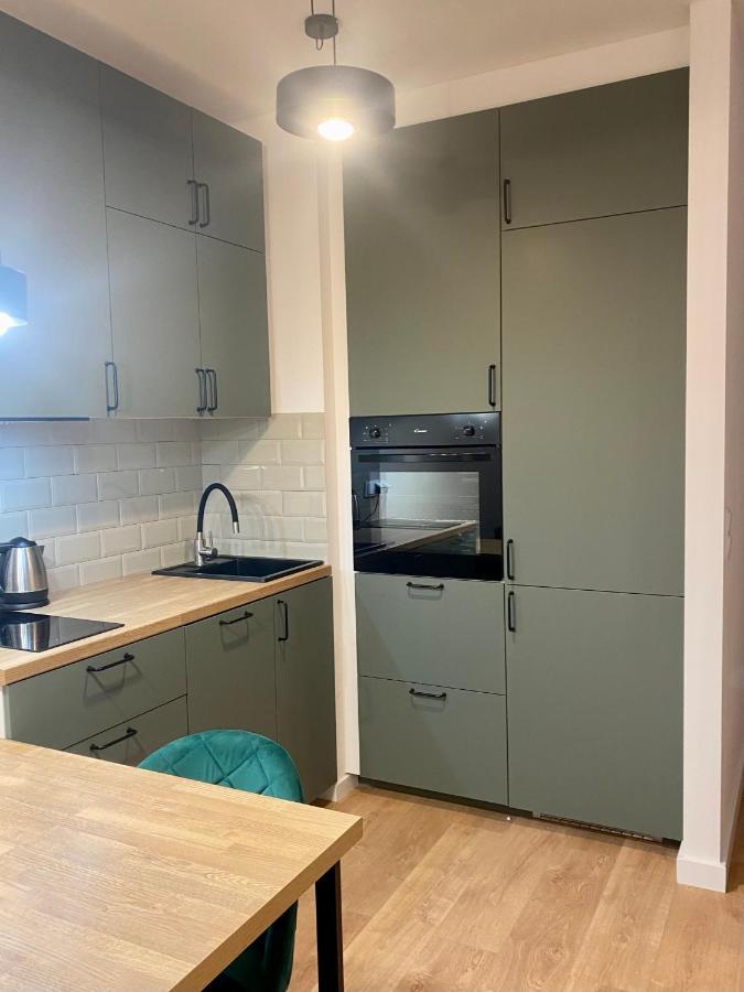 Airport Green Apartment Kl21 - Air Condition & Free Parking ワルシャワ エクステリア 写真
