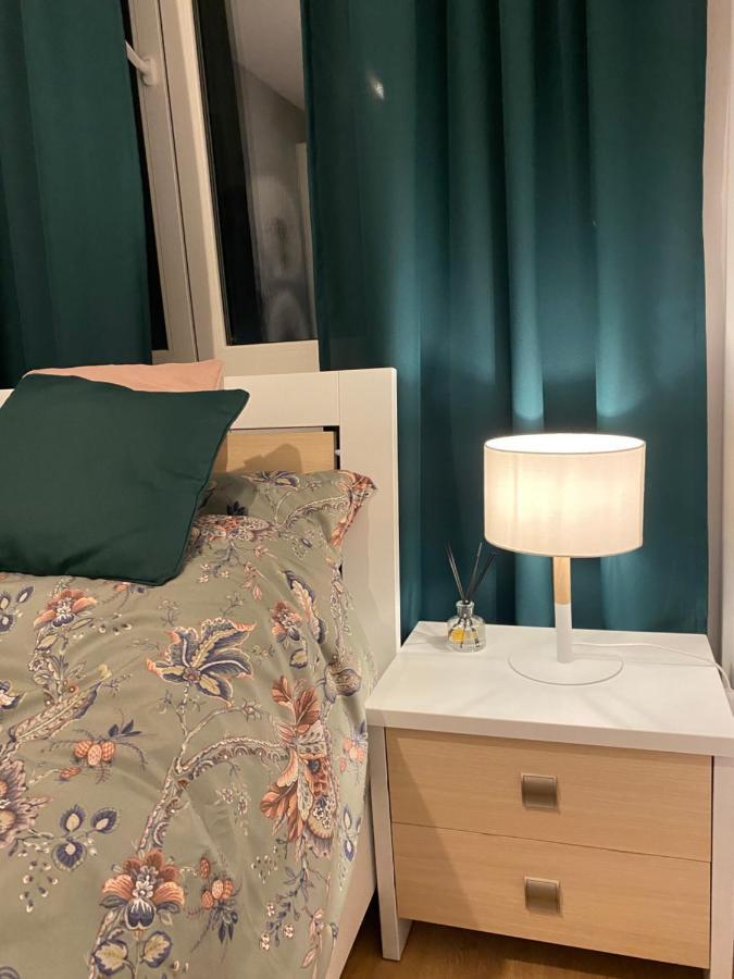 Airport Green Apartment Kl21 - Air Condition & Free Parking ワルシャワ エクステリア 写真
