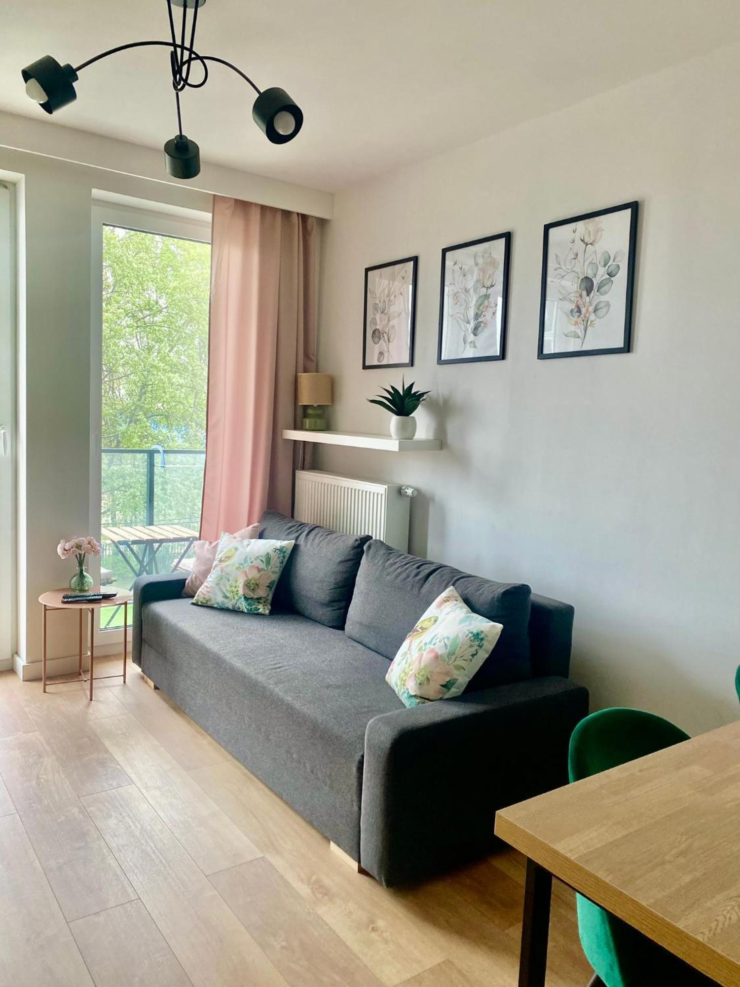 Airport Green Apartment Kl21 - Air Condition & Free Parking ワルシャワ エクステリア 写真